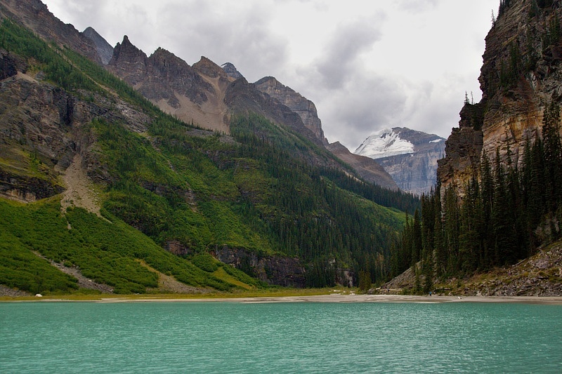 cestou k Moraine Lake
