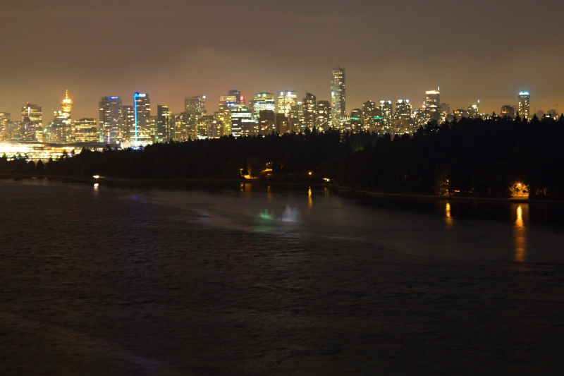 večer na Lions Gate Bridge